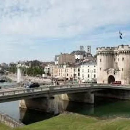 Vakantiehuis Avec Jardin Clos, Terrasse Et Wi-fi, Proche De Verdun - Fr-1-585-42 *