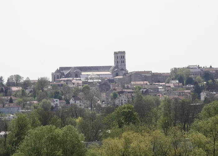 Avec Jardin Clos, Terrasse Et Wi-fi, Proche De Verdun - Fr-1-585-42 Belleville-Sur-Meuse